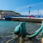 Apartment And Ive Tisno