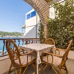 Apartment And Ive Tisno
