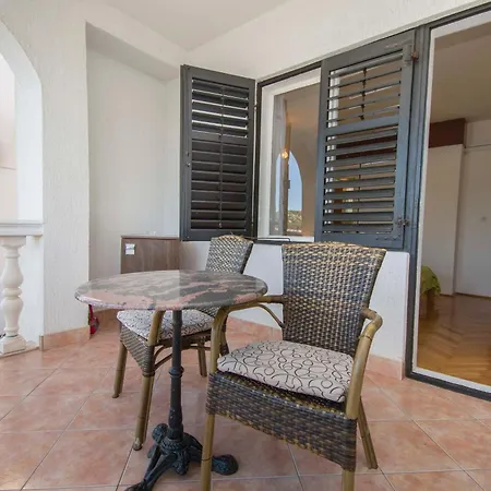 And Ive Appartamento Tisno