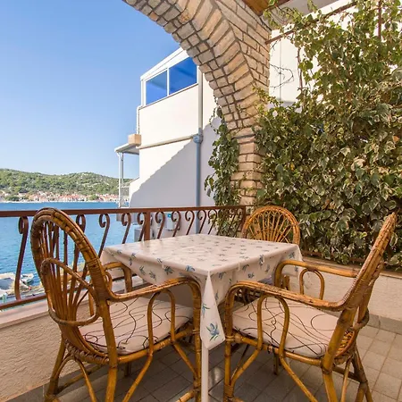 Apartment And Ive Tisno