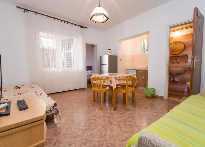 Apartment And Ive Tisno