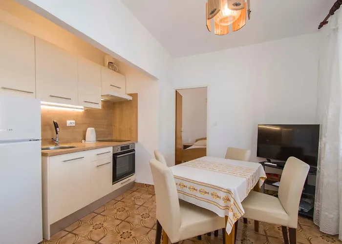 Apartment And Ive Tisno