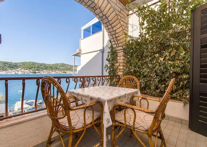 Apartment And Ive Tisno